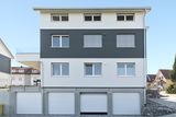 Seitenansicht des Mehrfamilienhauses zum wohnen am Bodensee - ZMH.com